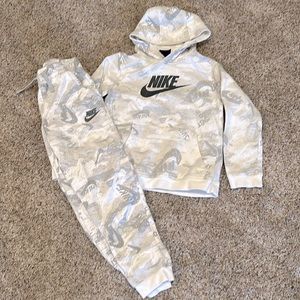 Nike youth size L marching sweatshirt and sweatpants